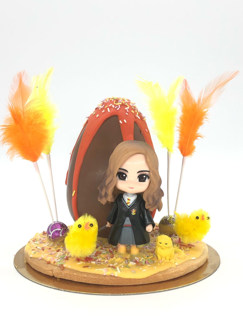 Mona de Pascua de Galleta con figurita de Hermione