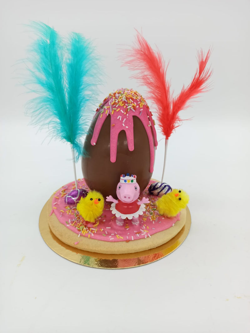 Mona de pascua de Galleta con figurita de Peppa Pig
